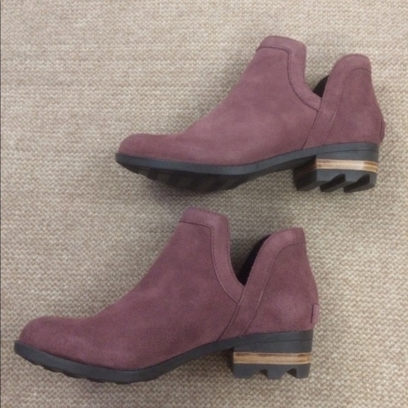 SOLD Sorel Lolla Cut-out Bootie, Light Raisin, 7.5 - Picture 2 of 6